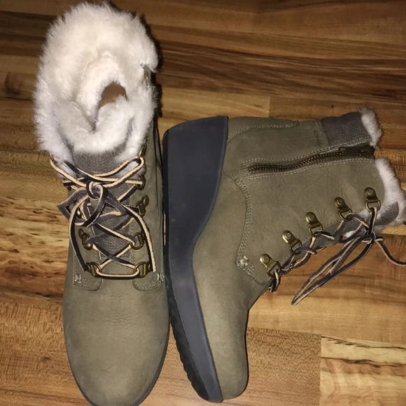 Sperry Luca Peak Ankle Wedge Faux Fur Booties Light Green - Picture 3 of 8